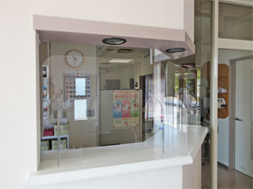 設置例　アクリル板　飛沫防止壁　受付　レジ　窓口