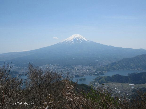 山梨百名山　黒岳から見た富士山