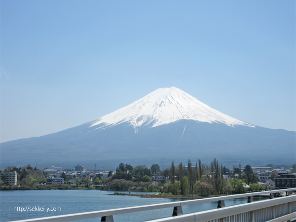 河口湖大橋から見る冬富士