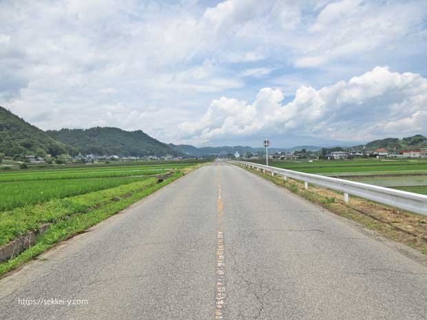 韮崎市　約6ｋｍに真っ直ぐに道路