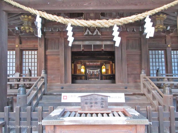 武田神社の拝殿