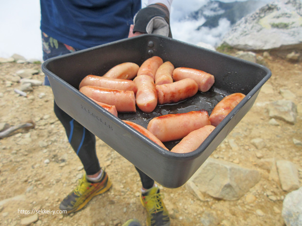 登山の食事にウィンナー