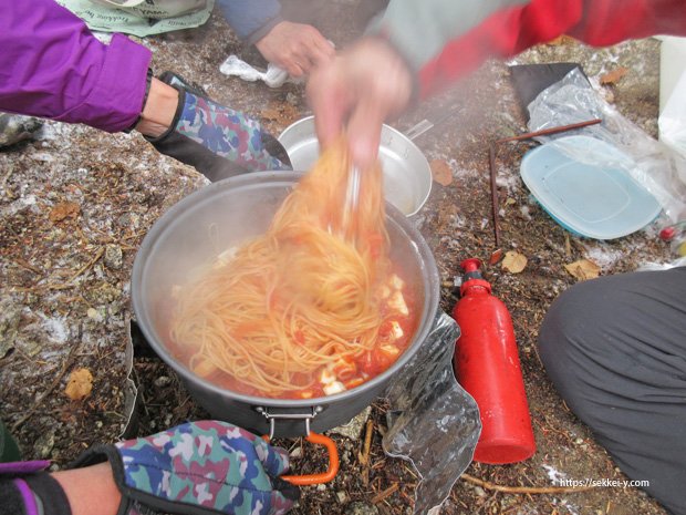 ソースと絡める　パスタ