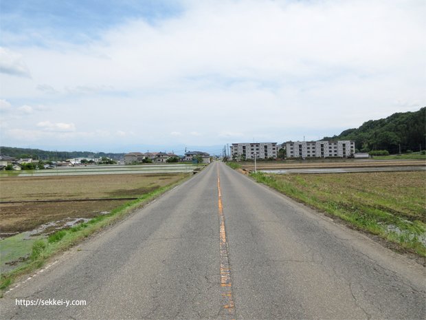 韮崎市　約6ｋｍに真っ直ぐに道路