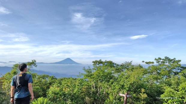 山梨百名山 茅ヶ岳から見る富士山