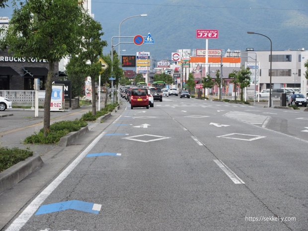 甲府アルプス通り 自転車レーン
