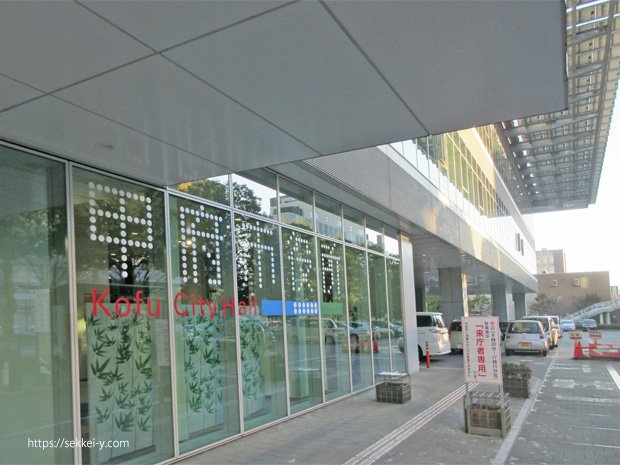 甲府市役所　１階