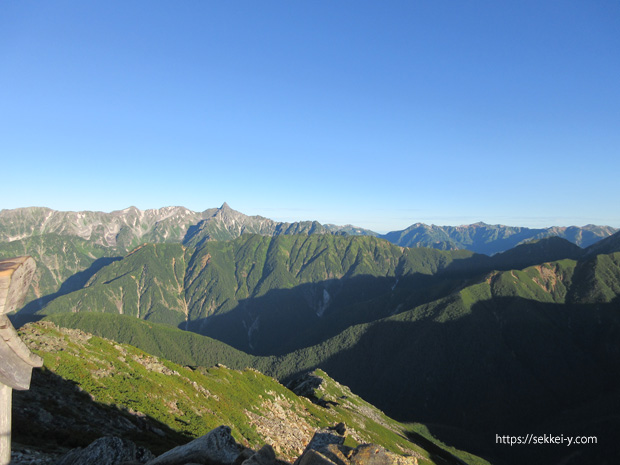 常念岳から見る槍ヶ岳