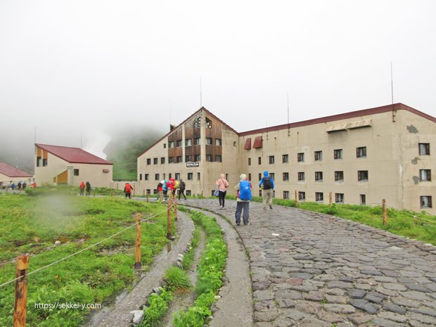 登山のゴールの室堂