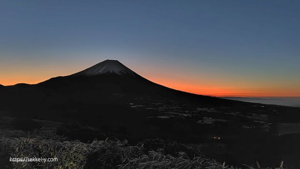 山梨百名山の竜ヶ岳から見た朝焼けの富士山
