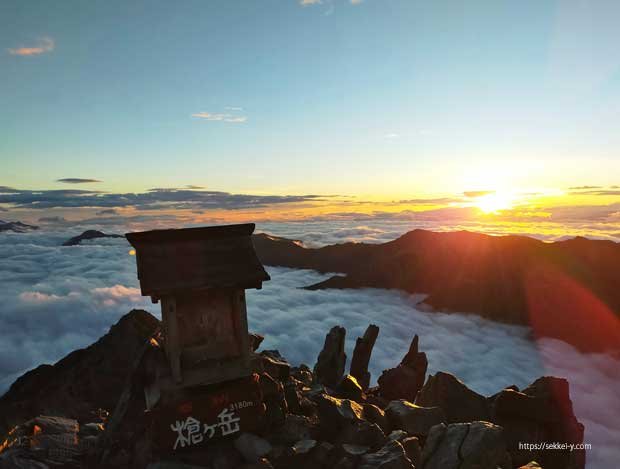 槍ヶ岳と朝日と雲海