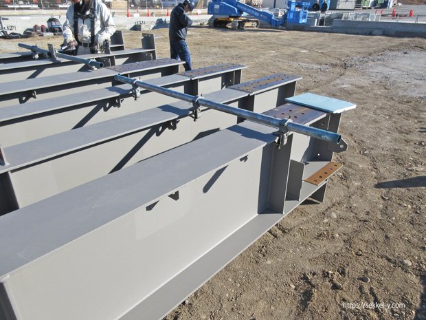 鉄骨材転倒防止 養生