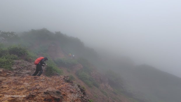 暴風雨の赤岳、文三郎道
