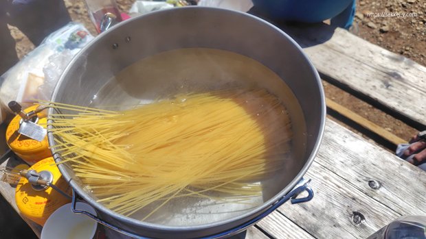 行者小屋で茹でたてパスタ