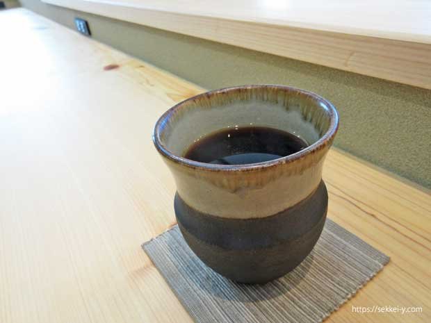 湯呑み茶碗で頂くコーヒー　富士川町　真庵