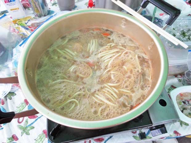 24時間リレートレラン食事　豚汁煮込みうどん.