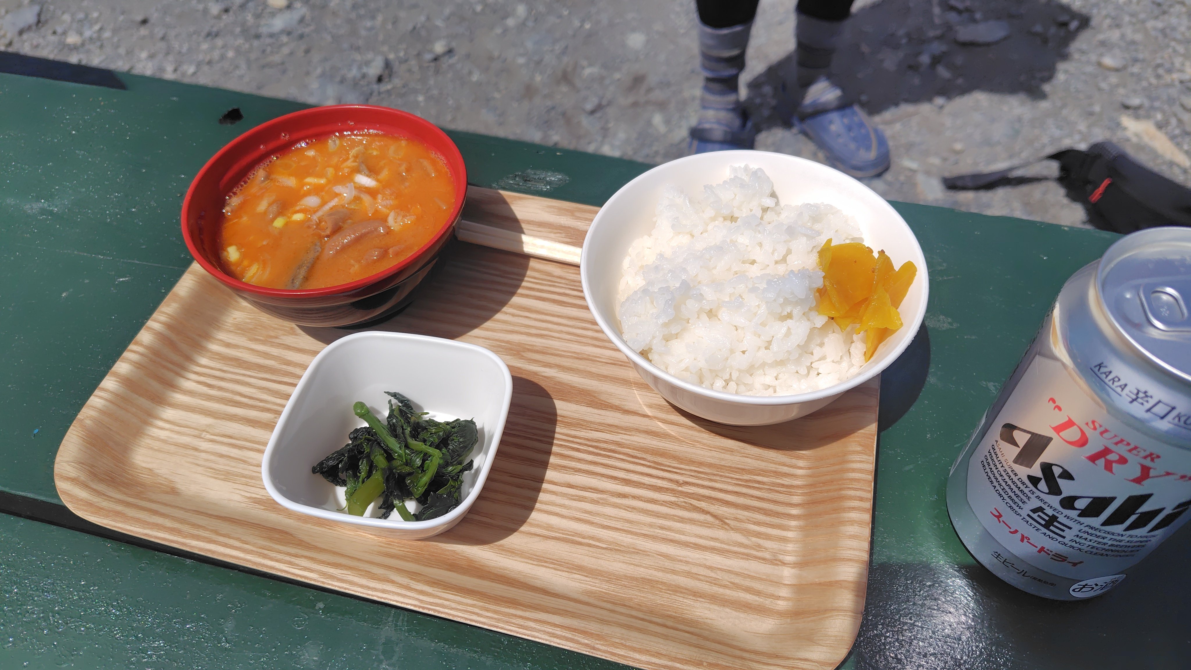 北岳　肩の小屋の食事　もつ煮定食