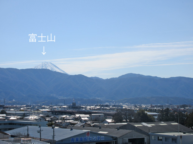 甲府盆地から見る富士山
