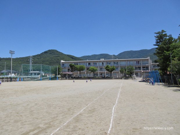 甲府市立里垣小学校