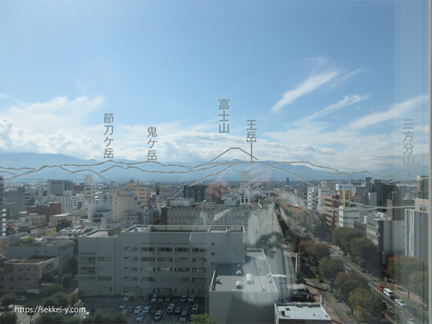 甲府市役所から見る富士山
