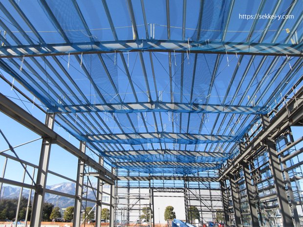 南アルプス市　金属加工工場　鉄骨建て方時