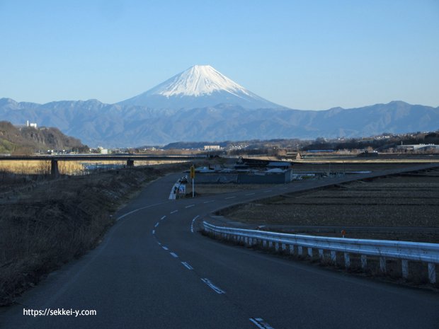 韮崎市円野から見る富士山