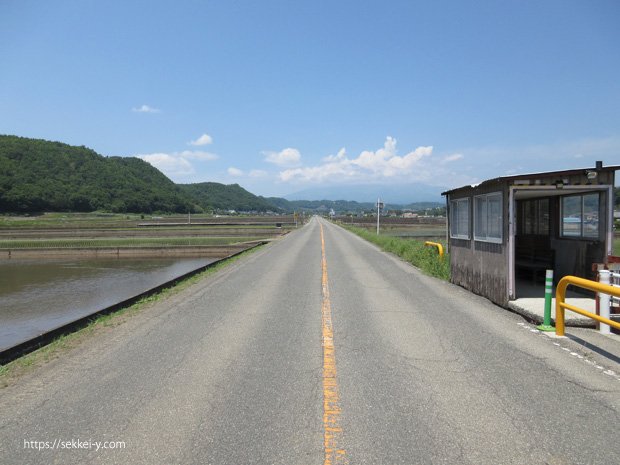 韮崎市　約6ｋｍに真っ直ぐに道路