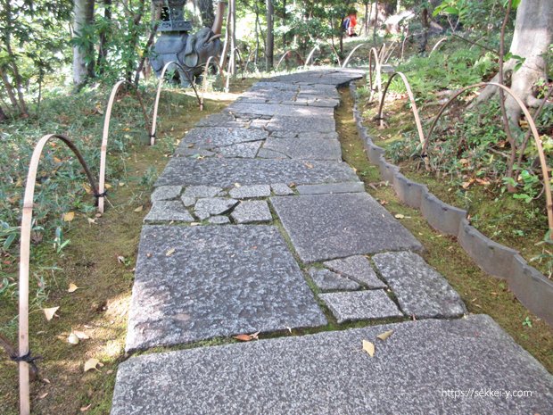 根津美術館　庭園通路2