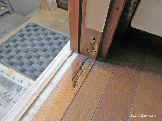 柱の異変や床の劣化で気づいたシロアリ被害1 2 山梨県甲府市 吉野聡建築設計室のブログ
