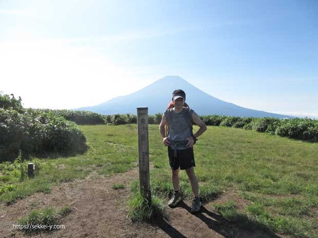 富士山と竜ヶ岳山頂