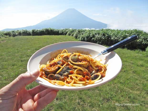 竜ヶ岳山頂　パスタ（ナスと地鶏のボロネーゼ」