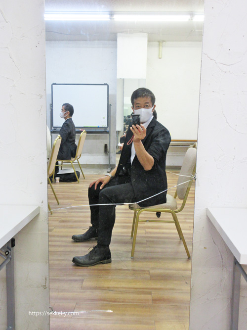 鏡に写る吉野聡