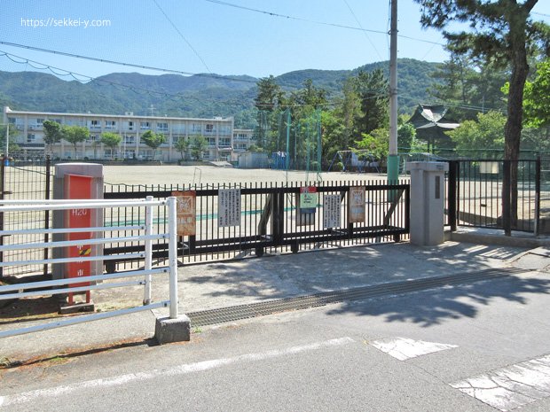 甲府市立里垣小学校