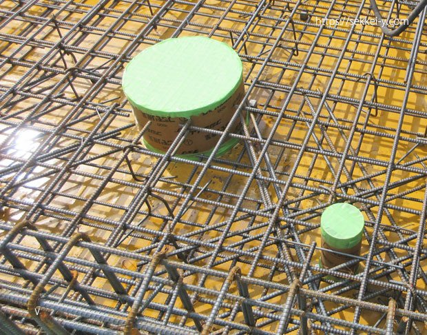 床面に設けた配管スリーブ