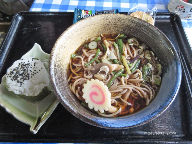 高尾山山頂 ランチの山菜蕎麦