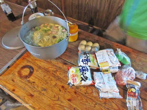 槍ヶ岳山荘で塩ラーメン