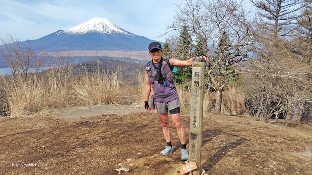 山梨百名山の石割山と富士山