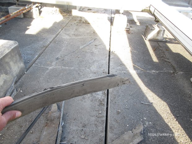 屋上防水　保護モルタルの成形伸縮目地材