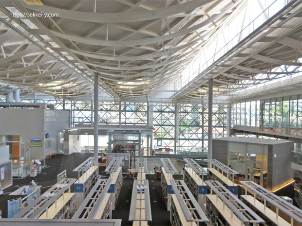 山梨県立図書館　内部