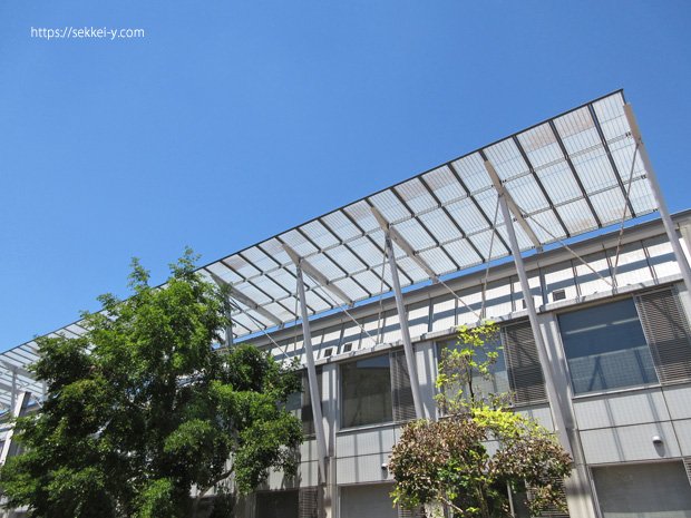 日よけのグレーチング 山梨県立大学長寿命化工事