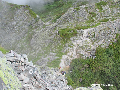 垂直に近い登山コース