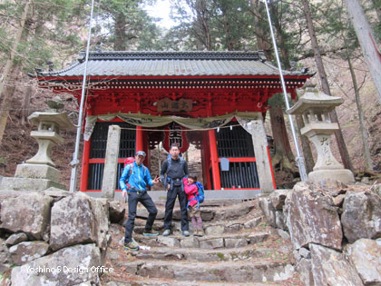 棚横手山のスタート「大滝不動尊」