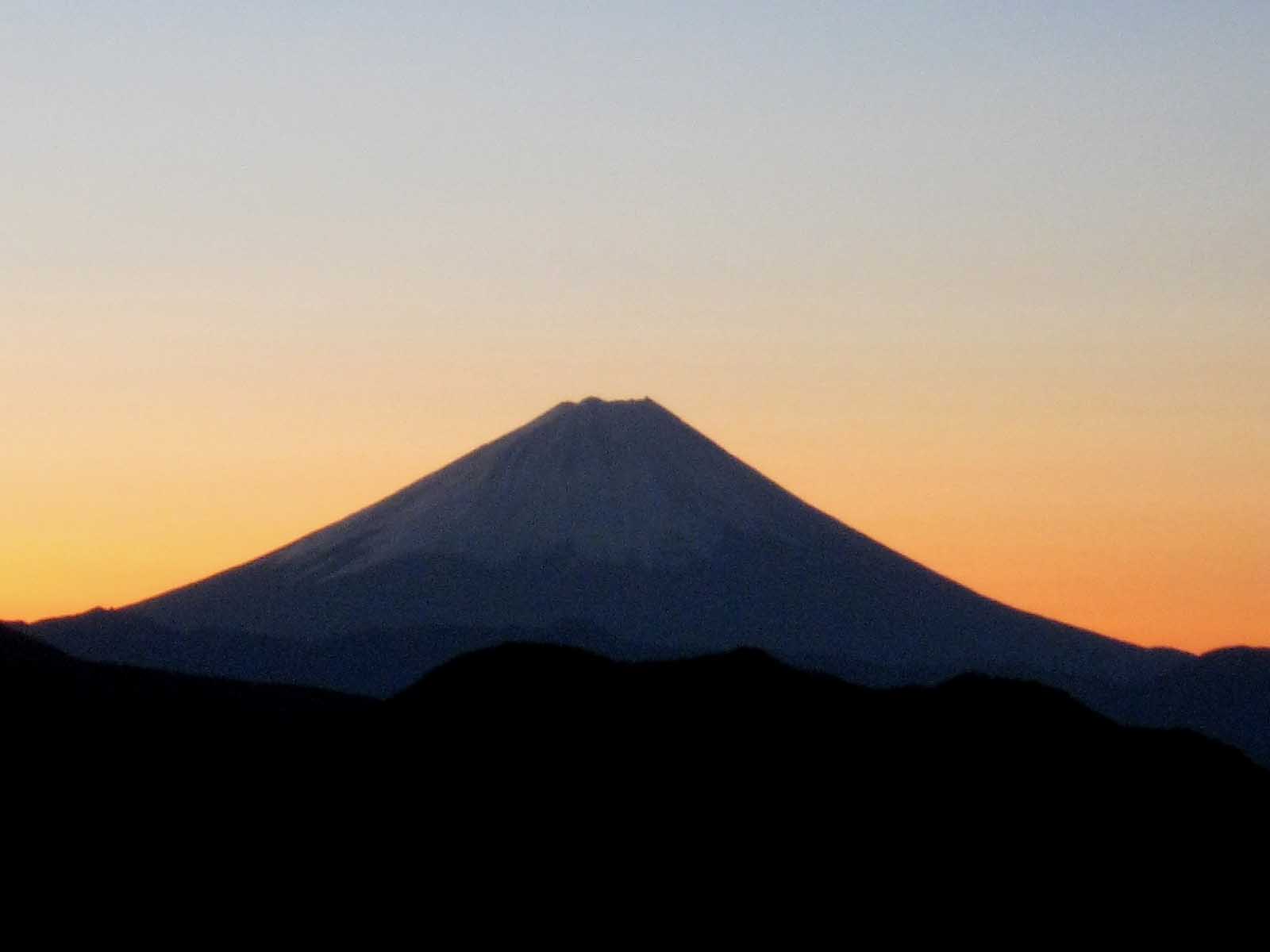 朝の清里からの富士山