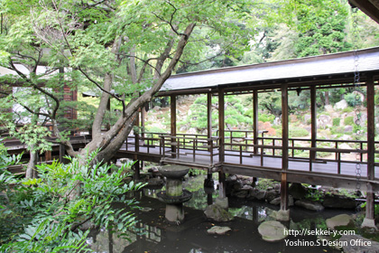 本堂裏の庭園