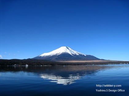 山中湖から見た真冬の富士山