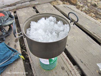 硫黄岳でナチュグレのパスタ　お湯を沸かす
