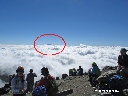 北岳山頂から見る富士山