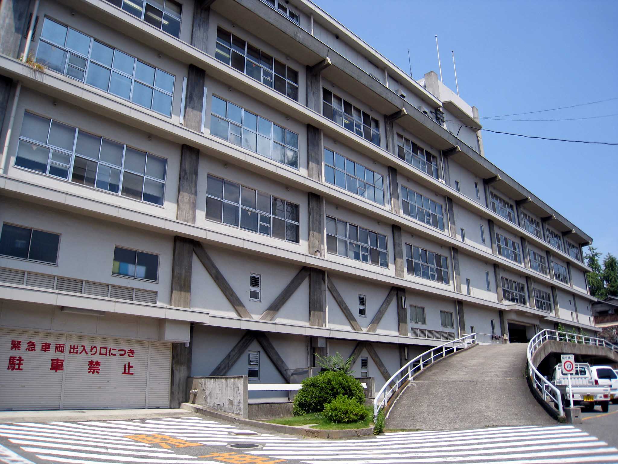 山梨県庁　北別館.jpg