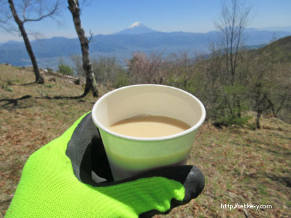 富士山に向かって頂きます