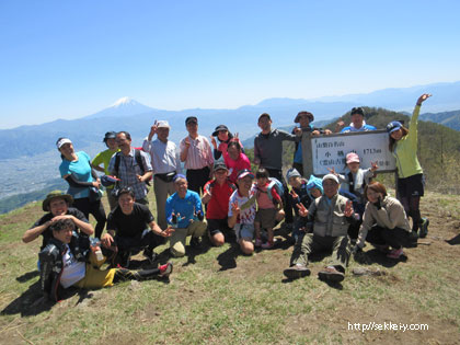 小楢山登山と山頂パスタ会記念写真